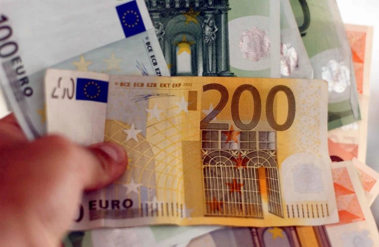 Ήρθε η ώρα της πληρωμής! Από σήμερα η καταβολή του Κοινωνικού Μερίσματος- Ποιοι θα δουν χρήματα στους τραπεζικούς τους λογαριασμούς